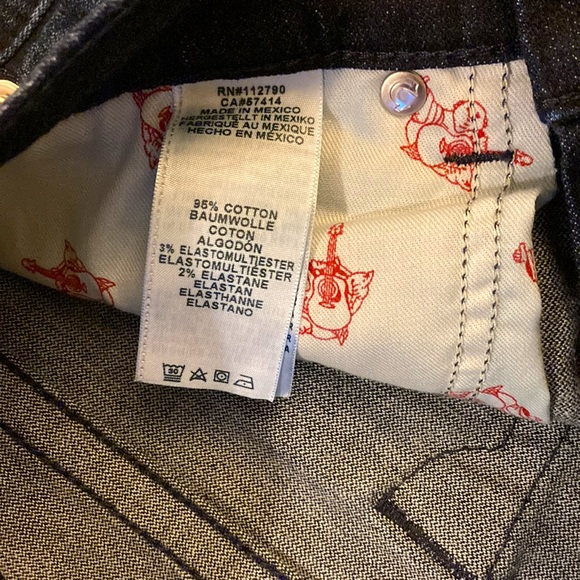 - True Religion Relaxed Straight Ricky Shorts - Picture 3 of 7